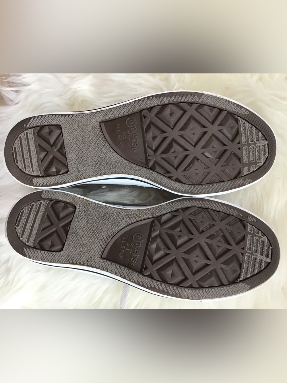 Gray Converse Chuck Taylor Low Tops Woman’s Size 9- Men’s 7 - Picture 6 of 8